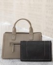 Markberg Sort kalveskinn 'Dahlia Clutch Rivet' veske med nagler i grafisk form thumbnail