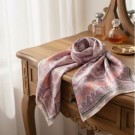 Endless Lys rosa mønstret 'Bandana Viscose' skjerf thumbnail