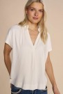 Mos Mosh Ecru viskose 'Shira Tee' v-topp med ledig silhuett. Must have! thumbnail