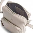 Markberg Sand 'Focus Mini Crossbody' kalveskinn mobilveske thumbnail