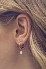 Timi Of Sweden Gull Pearl Small Hoop Earrings thumbnail
