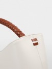 Marc Cain Offwhite skinnveske med flettet håndtak thumbnail