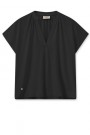 Mos Mosh Sort viskose 'Shira Tee' v-topp med ledig silhuett. Must have! thumbnail