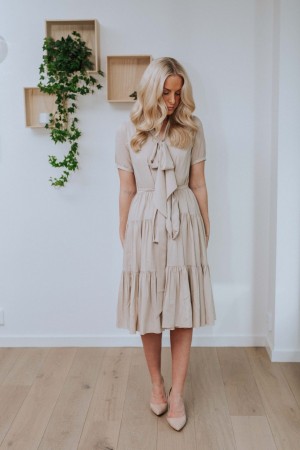 Cathrine Hammel Sand 'Bowtie Peplum Midi' Kjole