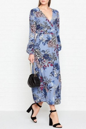 Gestuz 'Begonia Wrap Dress' lyseblåmønstret lang kjole