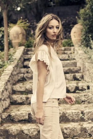 Mos Mosh Ecru 'Tea Africa' viskose bluse med volanger
