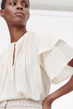 Munthe Kremfarget 'Escalate' bluse med kappeerm