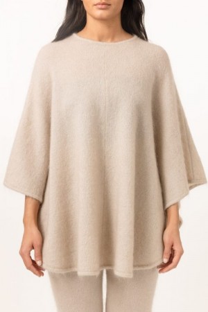 Cathrine Hammel Lys Beige 'Soft demi curvy poncho' i soft mohair