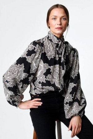 Framhus Sortecru rosemønstret 'Rosalia' 100% silk crêpe de chine bluse med sløyfe