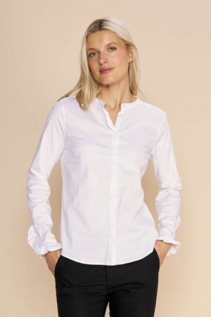 Mos Mosh Hvit 'Mattie Shirt' bomullsstretch skjorte med rund hals og volanger - bestselger-modell!
