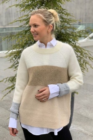 Munthe offwhite lysbeige 'Nanna' genser med gullfelt på brystet