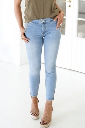 Mos Mosh Light Blue 'Etta Mercury' jeans med studs og broderi ved skrålomme samt glidelås nederst