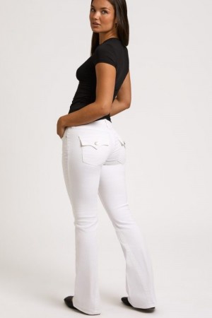 True Religion Brilliant white low rise 'Joey' flare jeans med stikninger langs ben og trendy flapslommer