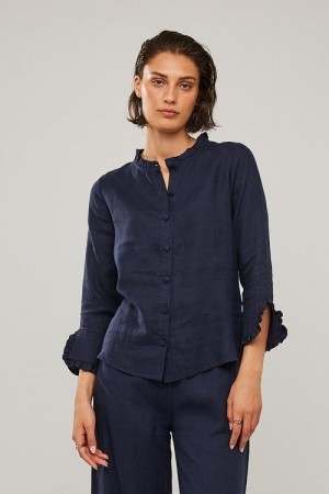 Ella&il Navy 'Clarion Linen Shirt' med rysjer og kinahals
