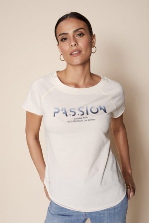 Mos Mosh Ecru 'Leni O-ss Tee Passion' t-shirt i organisk bomull