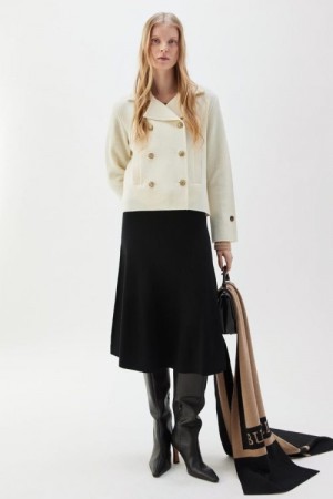 Busnel Ecru 100% ull dobbelstrikket 'Indra Jacket' med sidelommer. 