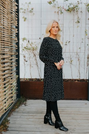 Katrin Uri Sortprikket 'Kate Dots' kjoler