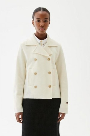 Busnel Ecru 100% ull dobbelstrikket 'Indra Jacket' med sidelommer. 
