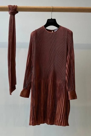 Cathrine Hammel Terracotta shiny 'Satin Miami' plissert kjole med belte