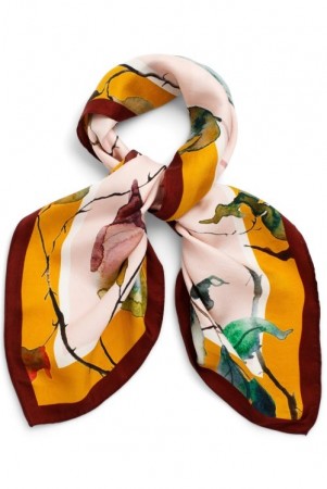 Katrin Uri 'Spring Leaves Rose Silk Scarf' silke halsskjerf 70*70 cm