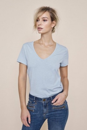 Mos Mosh Lyseblå organisk bomull 'Arden Organic V-neck Tee' t-shirt
