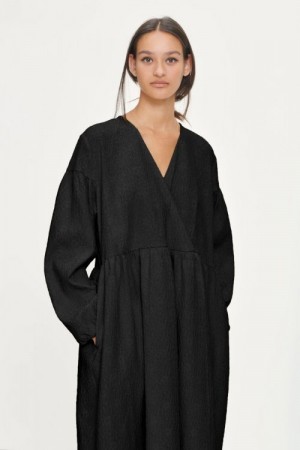 Samsøe Samsøe Sort jacquard mønstret 'Jolie Dress' oversized midi omslagskjole