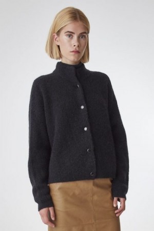Gestuz Sort 'Debbie Short Cardigan' med krage. BESTSELGER!