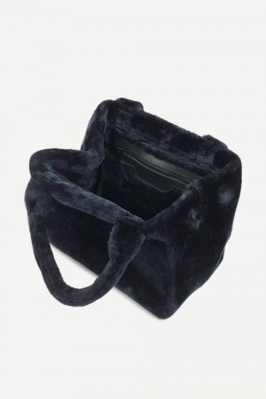 Samsøe Samsøe Mørkeblå imitert pels 'Hille Bag' veske