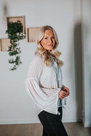 Munthe Hvit 'Hesitate' Bluser