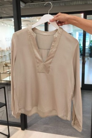 Amuse champagne '8150' Cdc/silkesateng bluse med v-hals