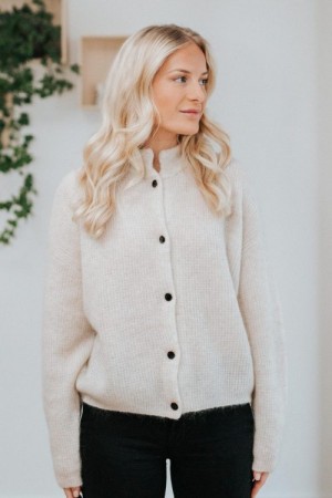 Gestuz Offwhite 'Debbie Short Cardigan' med krage. BESTSELGER!